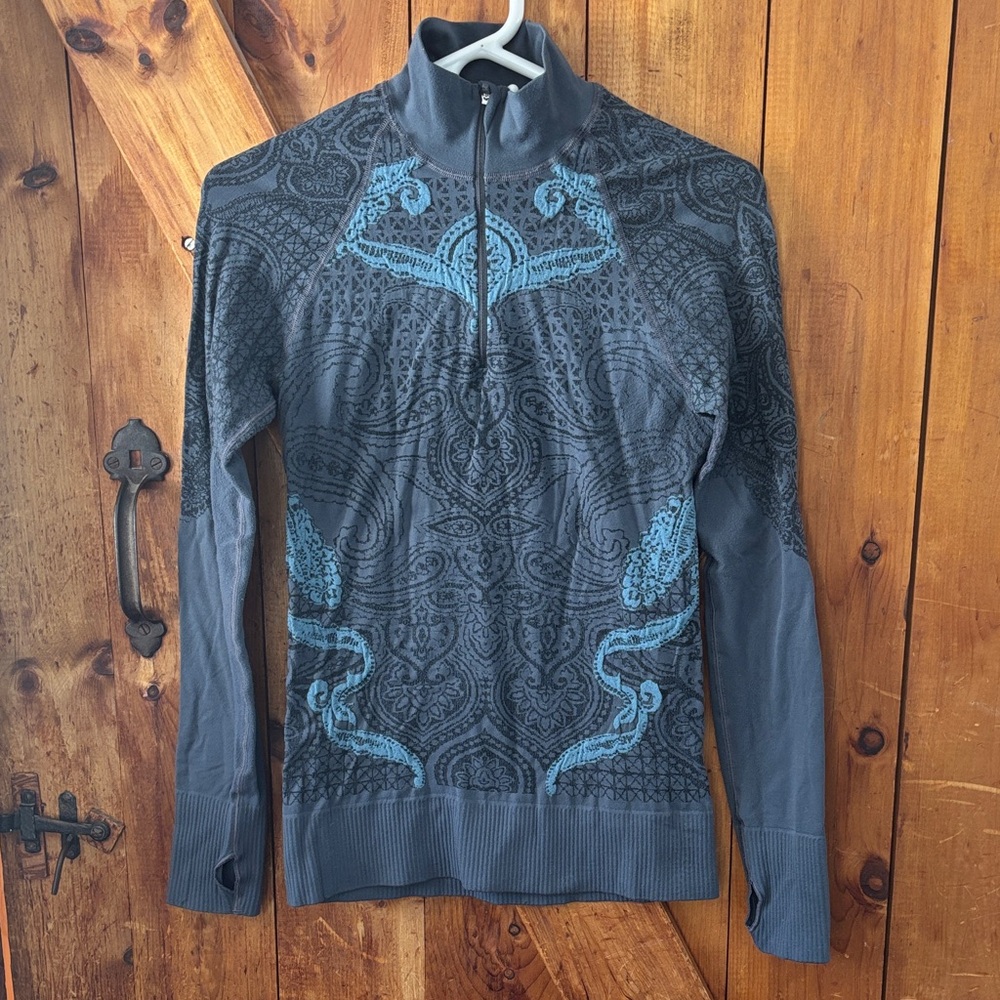 Athleta Abstract Muscle Workout Quarter Zip Gray and Blue Long Sleeve Top